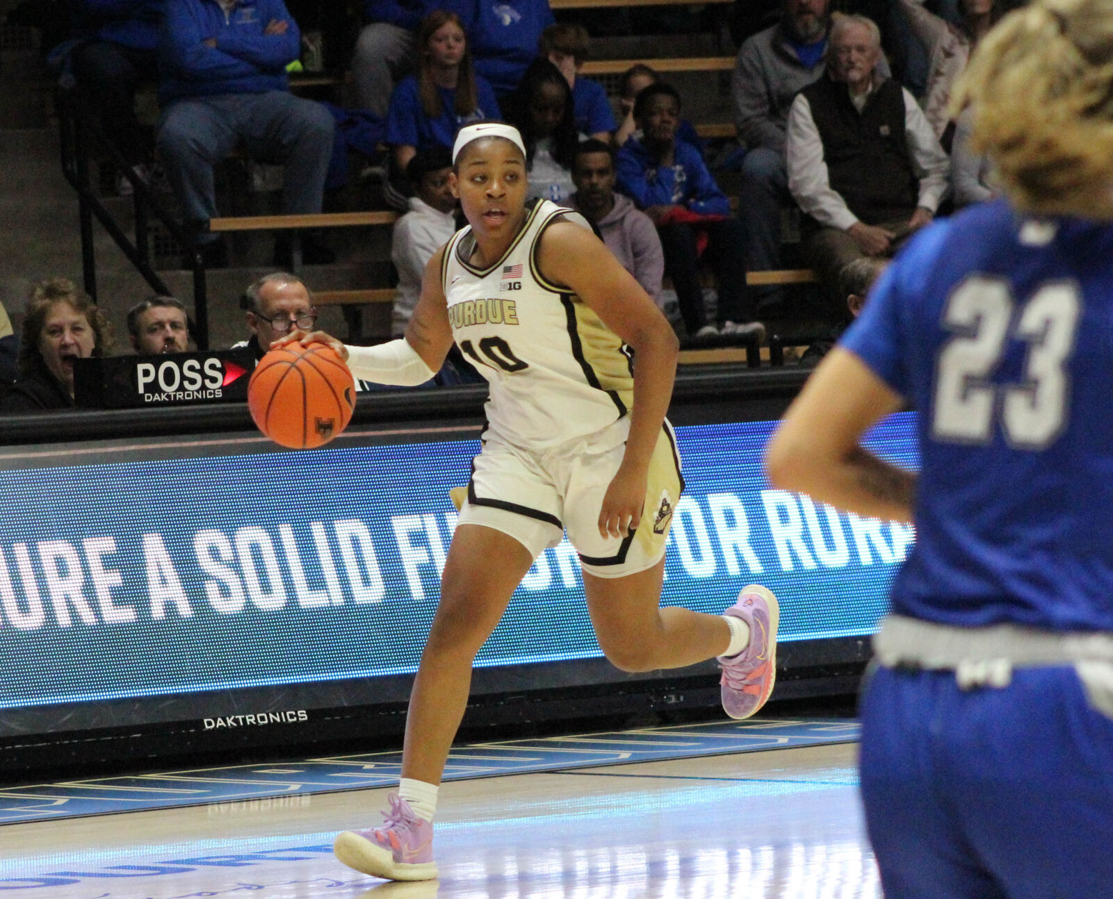11/20/22 Indiana State, Jeanae Terry dribbles
